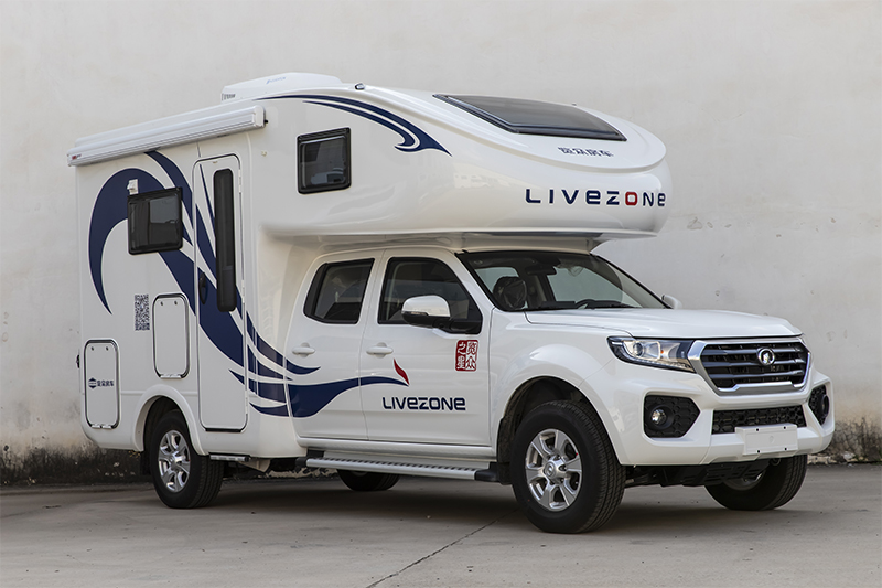 柴油四驅房車，這款還有超大床