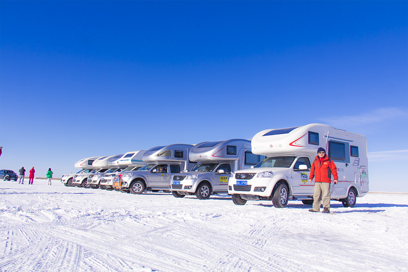 冬季玩雪，開(kāi)房車(chē)這個(gè)必須要有