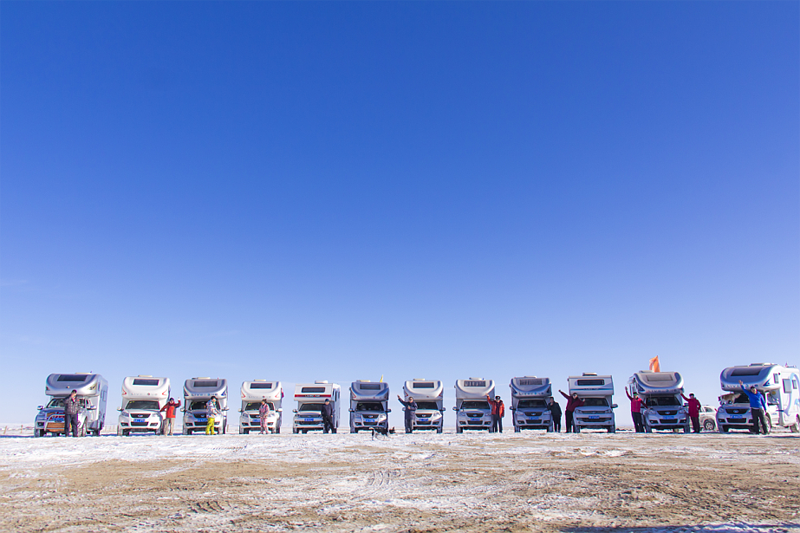 冬季玩雪，開(kāi)房車(chē)這個(gè)必須要有