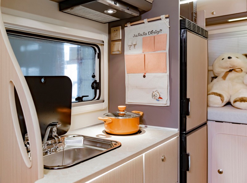 一家四口出行，這款房車非常合適