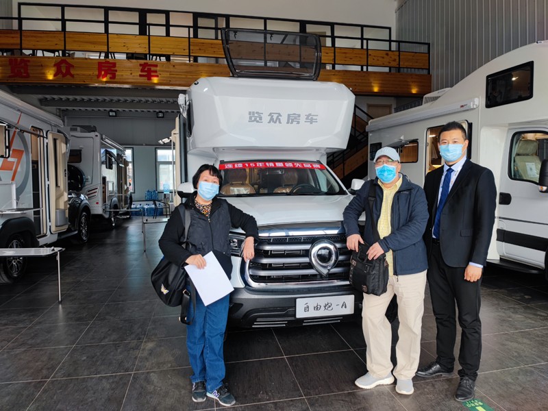 炮營集合，連看自由炮房車