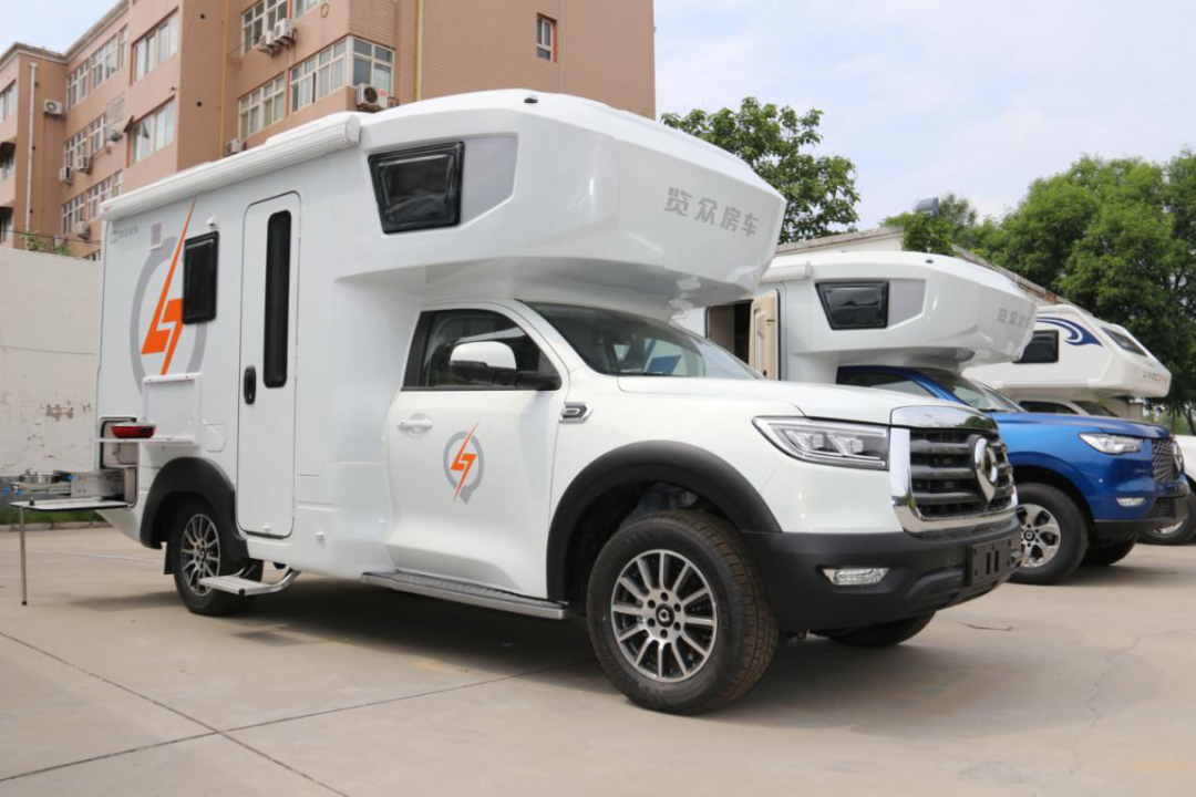 為自由著色！紅、白、藍、棕，你選哪一種？