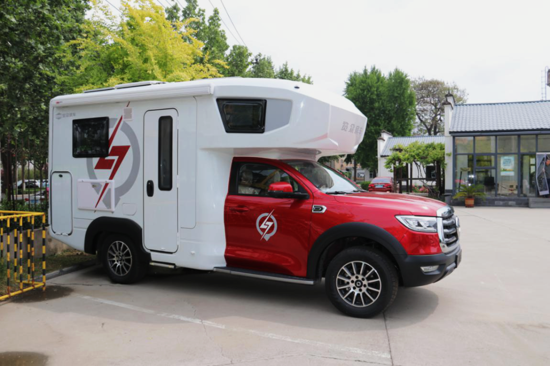 為自由著色！紅、白、藍、棕，你選哪一種？