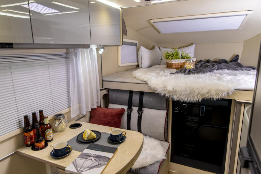 為自由著色！紅、白、藍、棕，你選哪一種？