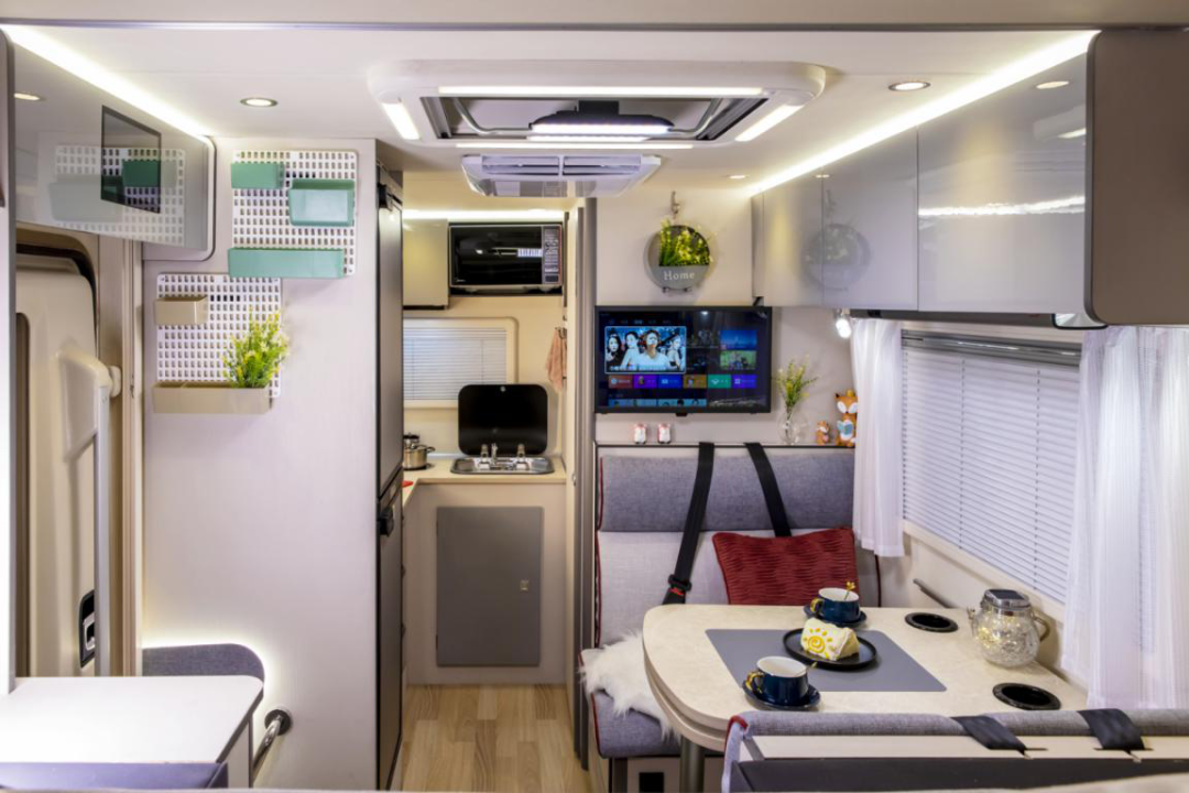 為自由著色！紅、白、藍、棕，你選哪一種？