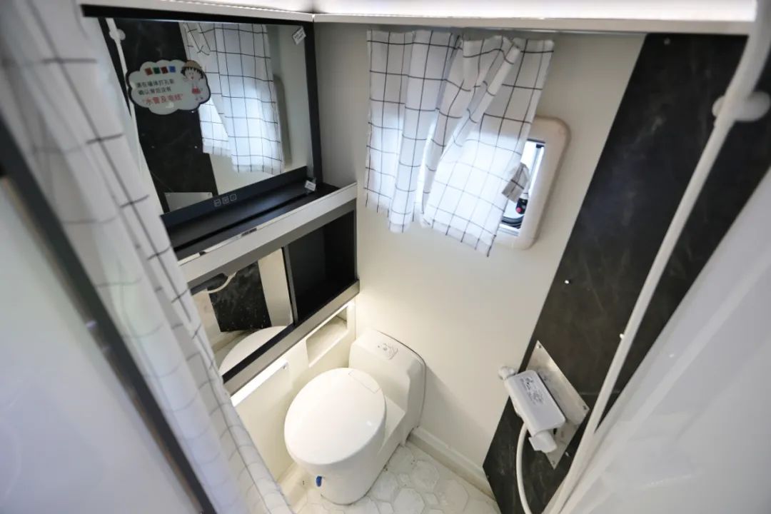 TOD智能四驅 全車越野套件,這是不是你理想的C型越野房車? TOD智能四驅 全車越野套件,這是不是你理想的C型越野房車?