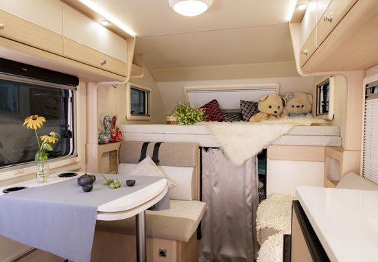 大床、大客廳得房車，四驅、動力好